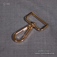 Карабин прямоугольный. 32 мм. Золото. Карабин прямоугольный. 32 мм. Золото.