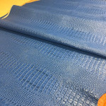 Кайман, ярко-голубой