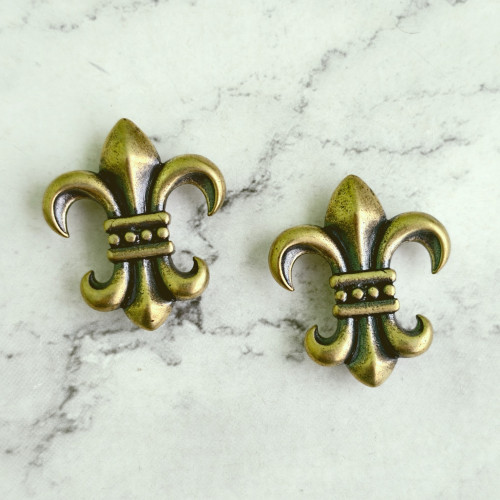 Кончо "Геральдическая лилия, большая" 27х32мм, латунь, тип 1