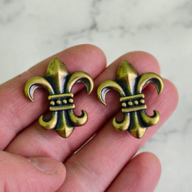 Кончо "Геральдическая лилия, большая" 27х32мм, латунь, тип 1