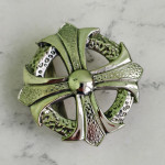 Пряжка декоративная #67 "Круглый крест", мельхиор, 38мм