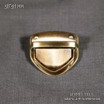 Замок портфельный треугольный. 38 мм. Антик