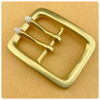 Пряжка 40 мм латунная с перекладиной два язычка L480 Пряжка 40 мм латунная с перекладиной два язычка L480