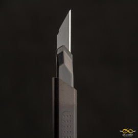 Канцелярский нож. Металл, черный