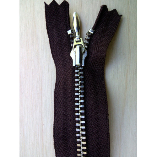 026. Металлическая молния YKK, никель, №3, 20см, коричневая основа, неразъёмная, слайдер R2.