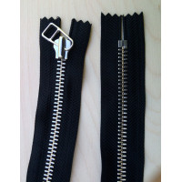 001. Металлическая молния YKK №8, никель, 60см, неразъёмная, чёрная основа, слайдер HR 001. Металлическая молния YKK №8, никель, 60см, неразъёмная, чёрная основа, слайдер HR