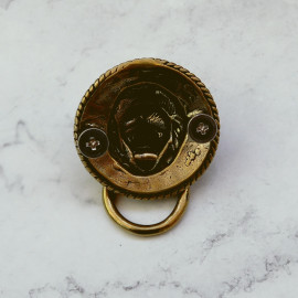 Рельефное кончос #1 "Лев с кольцом", 33мм, латунь