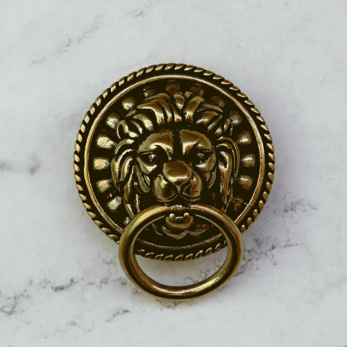 Рельефное кончос #1 "Лев с кольцом", 33мм, латунь