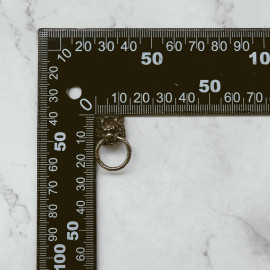 Рельефное кончо #8 «Собака с кольцом», 13мм, мельхиор