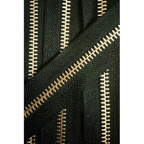 042. Металл. Молния YKK №5, латунь, размерная 2м, двухсторонняя, чёрная основа (580)