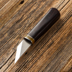 Нож шорный с острым углом