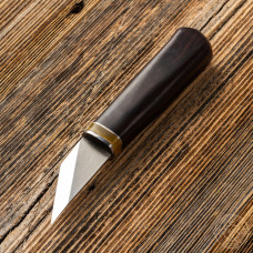 Нож шорный с острым углом
